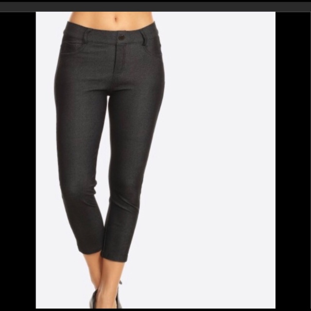 Black Classic skinny Capri Jeggings